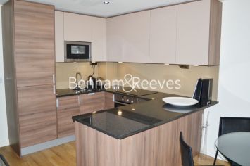 Studio flat to rent in Commander Avenue, Colindale, NW9-image 2