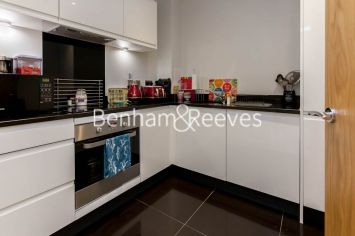 1 bedroom flat to rent in Observer Close, Colindale, NW9-image 2