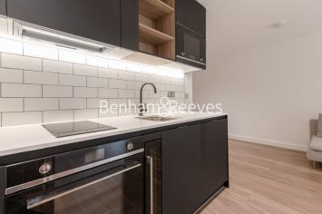 Studio flat to rent in Beaufort Square, Beaufort Park, NW9-image 2