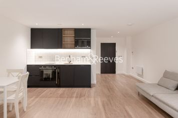 Studio flat to rent in Beaufort Square, Beaufort Park, NW9-image 9