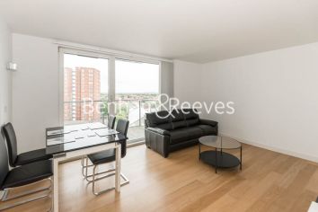 2 bedrooms flat to rent in Station Approach, Hayes, UB3-image 1