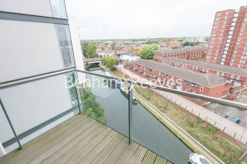 2 bedrooms flat to rent in Station Approach, Hayes, UB3-image 5