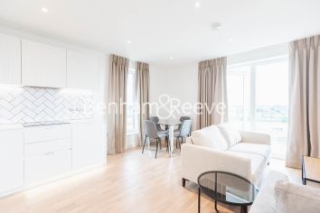 2 bedrooms flat to rent in Greenleaf Walk, Southall, UB1-image 1