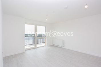 1 bedroom flat to rent in Farine Avenue, Hayes, UB3-image 1