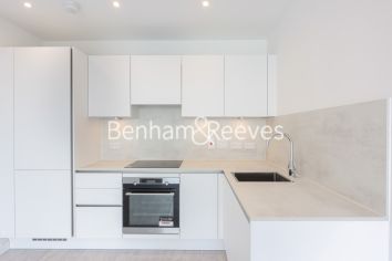 1 bedroom flat to rent in Farine Avenue, Hayes, UB3-image 2