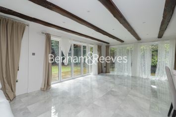 5 bedrooms house to rent in Swakeleys Road, Uxbridge, UB10-image 1