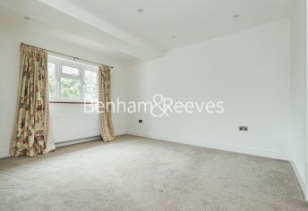 5 bedrooms house to rent in Swakeleys Road, Uxbridge, UB10-image 3