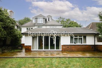 5 bedrooms house to rent in Swakeleys Road, Uxbridge, UB10-image 5