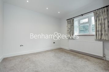 5 bedrooms house to rent in Swakeleys Road, Uxbridge, UB10-image 13