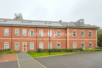 2 bedrooms flat to rent in Commonwealth Place, Slough, SL2-image 5