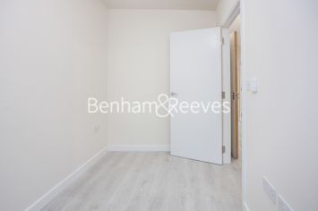 3 bedrooms flat to rent in Lensview Close, Harrow, HA1-image 3