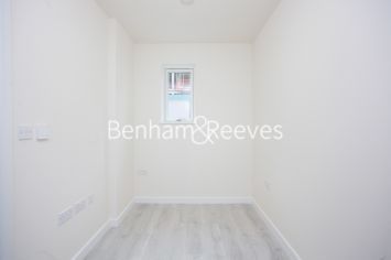3 bedrooms flat to rent in Lensview Close, Harrow, HA1-image 9
