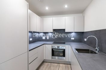 1 bedroom flat to rent in Meadowview Close, Harrow, HA1-image 2