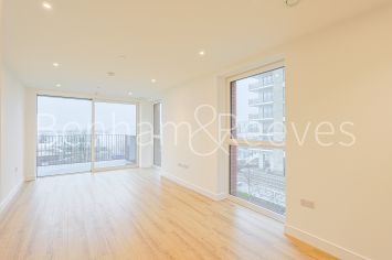 2 bedrooms flat to rent in Quay Walk, Grand Union, HA0-image 9