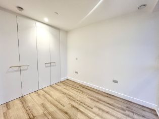 Studio flat to rent in Quay Walk, Grand Union, HA0-image 1