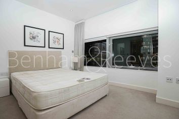 2 bedrooms flat to rent in Landmark east tower, Marsh wall, E14-image 4