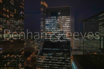 2 bedrooms flat to rent in Landmark east tower, Marsh wall, E14-image 7