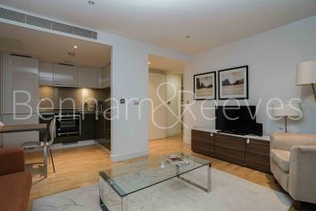 2 bedrooms flat to rent in Landmark east tower, Marsh wall, E14-image 8