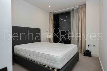 2 bedrooms flat to rent in Landmark east tower, Marsh wall, E14-image 10