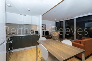 2 bedrooms flat to rent in Landmark east tower, Marsh wall, E14-image 14