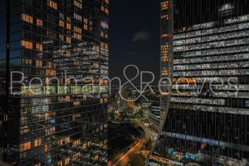 2 bedrooms flat to rent in Landmark east tower, Marsh wall, E14-image 16