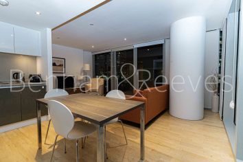 2 bedrooms flat to rent in Landmark east tower, Marsh wall, E14-image 24