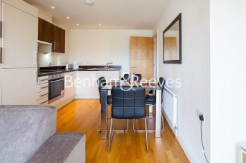 2 bedrooms flat to rent in Ingot Tower, Canary Wharf, E14-image 3