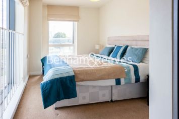 2 bedrooms flat to rent in Ingot Tower, Canary Wharf, E14-image 4