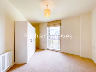 2 bedrooms flat to rent in Ingot Tower, Canary Wharf, E14-image 10