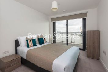 3 bedrooms flat to rent in Yabsley Street, Canary Wharf, E14-image 9