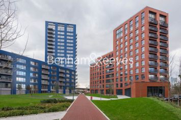 2 bedrooms flat to rent in London City Island, Botanic Square, E14-image 5