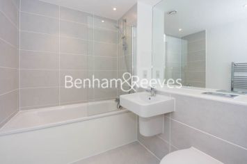 1 bedroom flat to rent in Royal Dockside, Beckton, E16-image 4