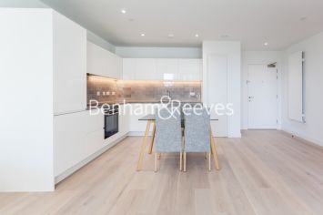 1 bedroom flat to rent in Royal Crest Avenue, Canary Wharf, E16-image 2