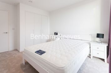 1 bedroom flat to rent in Royal Crest Avenue, Canary Wharf, E16-image 17