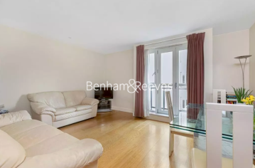 1 bedroom flat to rent in Berkeley Tower, Westferry Circus, E14-image 1