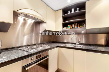 1 bedroom flat to rent in Berkeley Tower, Westferry Circus, E14-image 2