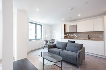 Studio flat to rent in Skyline Apartments, Makers Yard, E3-image 1