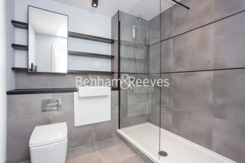 Studio flat to rent in Skyline Apartments, Makers Yard, E3-image 4