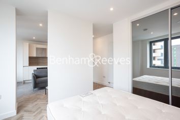 Studio flat to rent in Skyline Apartments, Makers Yard, E3-image 7