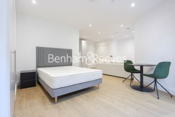 Studio flat to rent in Blair Street, Aberfeldy Village, E14-image 3