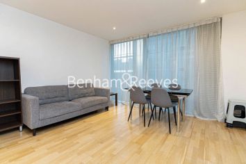 1 bedroom flat to rent in west tower, Canary Wharf, E14-image 1