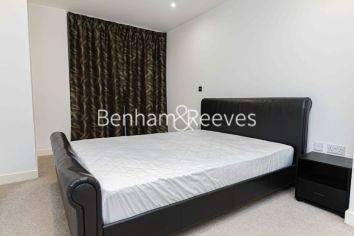 1 bedroom flat to rent in west tower, Canary Wharf, E14-image 13