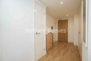 1 bedroom flat to rent in west tower, Canary Wharf, E14-image 14