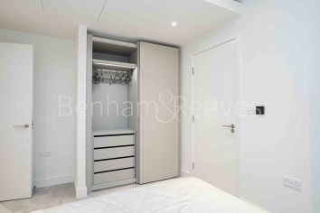 2 bedrooms flat to rent in Harcourt tower, South Quay Plaza, E14-image 8