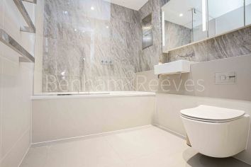 2 bedrooms flat to rent in Harcourt tower, South Quay Plaza, E14-image 14