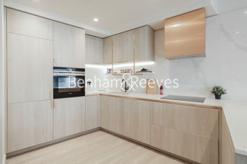 1 bedroom flat to rent in Marsh Wall, Canary Wharf, E22-image 2