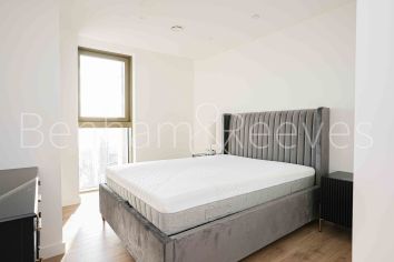 2 bedrooms flat to rent in One Thames Quay, Marsh Wall, E14-image 3