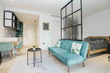 Studio flat to rent in Wards Place, Canary Wharf, E14-image 1