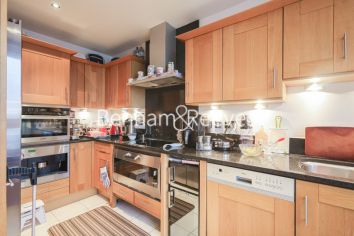 3  bedrooms flat to rent in The Boulevard, Imperial Wharf, SW6-image 2