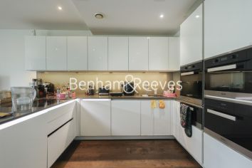 4 bedrooms flat to rent in Central Avenue, Fulham, SW6-image 2